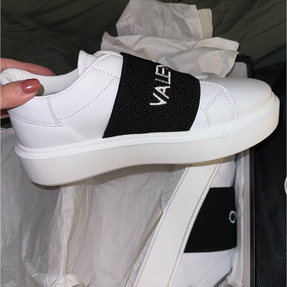 VALENTINO BY MARIO VALENTINO
White and black Logo Slip On Sneakers size 6 - Picture 2 of 7